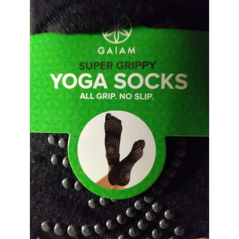 Super Grippy Yoga Socks Gaiam Women's Small/Medium Socks Black 1 pair No Slip